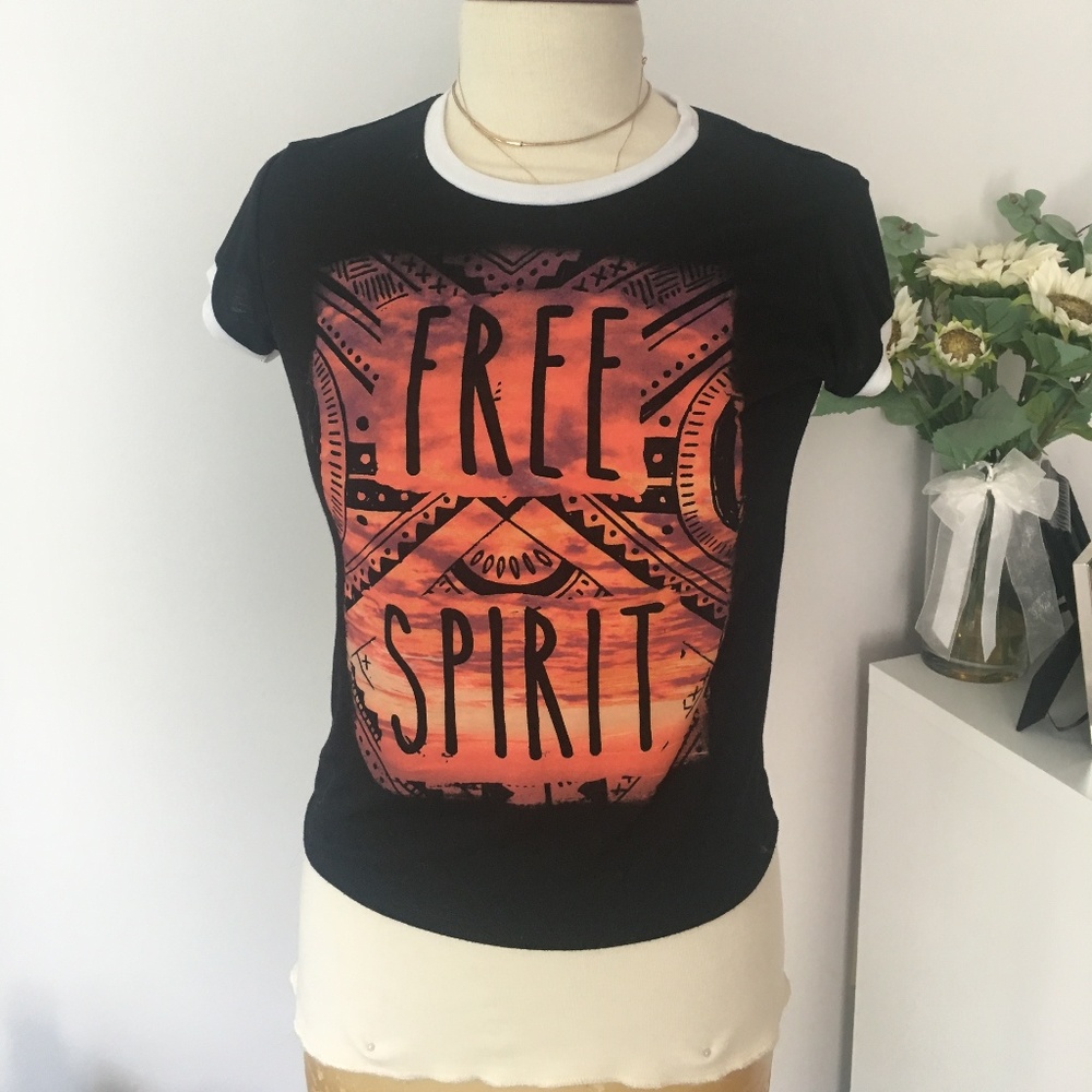Graphic T-shirts - Picture 5 of 6